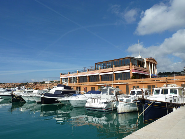 Hafen von Port Adriano