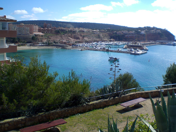 Blick auf Port Adriano